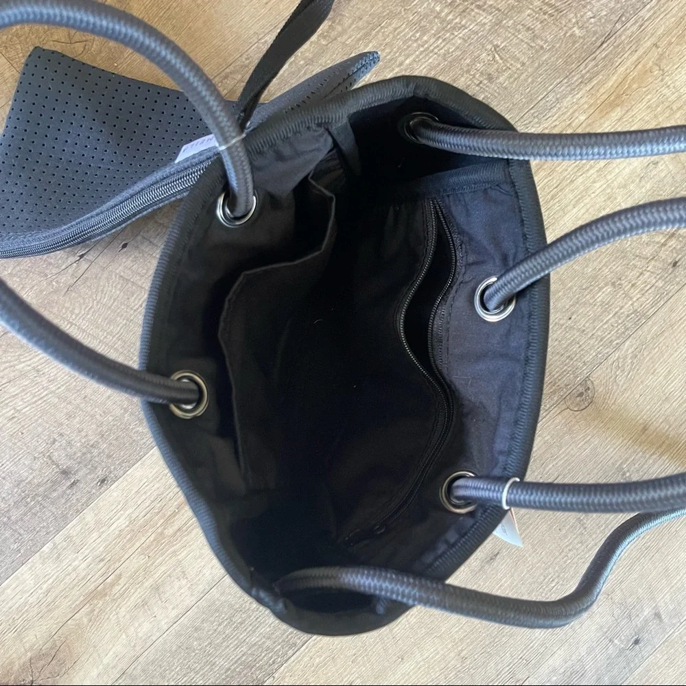JIMEILA | NWT Everyplace Neoprene Crossbody Bag - Picture 9 of 9